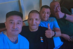 巩晓彬：杜领导攒局 好兄弟都得来 只有聚到一路人就很松弛很欢乐