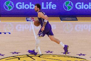 湖人助教谈表线引援：东契奇能够打1-4号位 搭档各种类型的球员