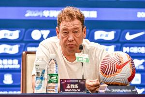 压力大！申花主帅斯卢茨基今日自动辞职，本周韩鹏向泰山提出辞职
