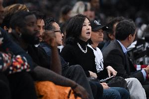 净资产133亿！蔡崇信体育贸易疆域：坐勇泛网自由人和巴克莱中心