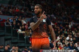 媒体人：辽宁男篮靠近签约山东男篮表援马奎斯·克里斯