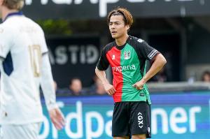 奈梅亨主帅：佐野航大由于即将转会而不想上场，这违反了约定
