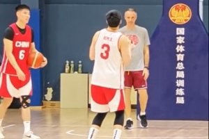 胡明轩回归中国男篮参加合练 目前王好汉也已归队