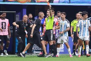 对阵阿根廷抗议判罚染红！埃及媒体：埃及门将锻练被FIFA禁赛2场