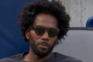 爆炸头卡已达北境！伦纳德现身多伦多旁观网球公开赛