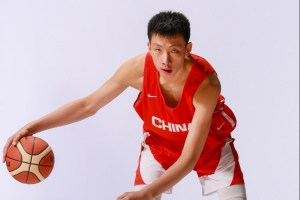 媒体人：中国U18男篮内线的巨大优势没阐扬出来 三个中锋只得12分