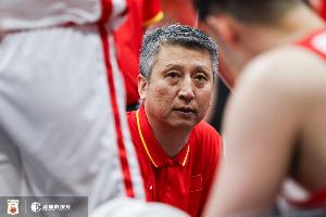 媒体人：中国队很靠防守&没防守回击就很难上分 阵地战没什么套路