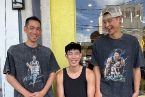 阳光与海滩！林书豪晒近照：和家人在夏威夷的度假时光??