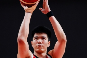 自负放光线！焦泊乔半场替补4分37秒 4中3贡献8分3板1助
