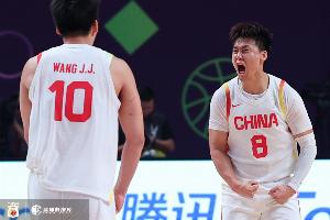 男篮去年怎么赢的新西兰？媒体人：赵睿巨星阐扬 不依赖单一球员