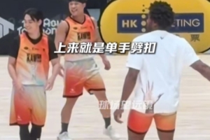 爆炸头版本！幼卡中国行与幼伴侣打成一片 空篮不进节目成效拉满