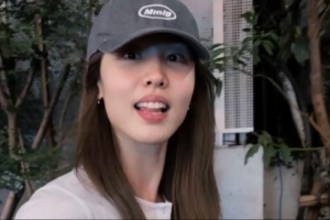 甜美可人！张茹晒观光美照：没想到吧？我还有存货