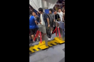 李璇谈围攻幼孩球迷被行拘：处罚应该 但别给申花球迷整体打标签