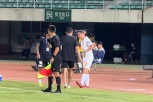 上观：港甲属于半职业联赛，59岁朱骏仍未能实现职业球员妄想
