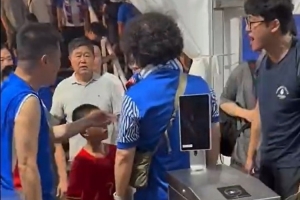 《半月谈》评穿武磊球衣幼孩遭围攻：孩子不该成球迷文化就义品