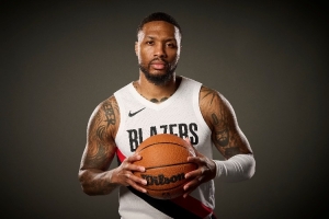 从板凳到NBA巨星！利拉德：高中锻练曾说我可能第二年就被裁减