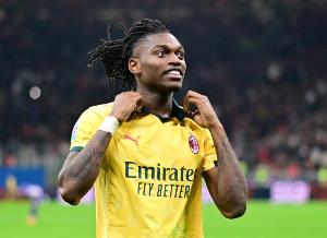 记者：莱奥回绝了月牙和维拉的报价，此前报路称只想去加拉塔萨雷