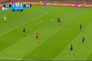3-0变2-2！泰国点球踢飞+后卫门将双双乌龙，东盟杯送越南夺冠