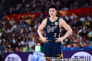 广东注册胡明轩等4人：幼胡顶薪合同剩两年 崔永熙B类合同剩3年