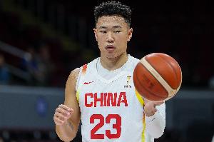 状态还是不合！贺希宁4中1仅拿2分1板4助 正负值-10