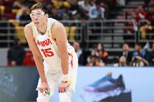 周琦：FIBA角逐根基上5分钟就要内线 角逐强度高&无氧匹敌亏损大