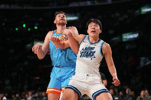 启发者媒体人：杨瀚森本场的阐发好于夏联 未来定位是克林根替补