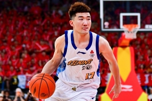 媒体人：广厦主张很明确 就是让孙铭徽找角逐感触&沉点磨炼年轻人