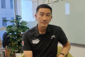 张云松：球队第三表援目前有一些指标人选 我们还在做最后的考量