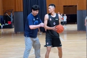 山东男篮晒训练视频：邱彪领导教你若何做到投篮就像呼吸一样单一