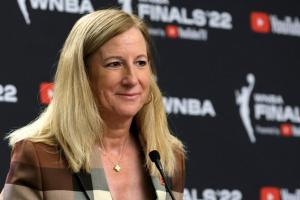 Shams：WNBA总裁凯茜·恩格波特决定在本赛季实现后退休