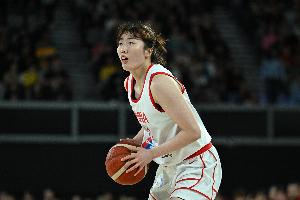 主攻手！罗欣棫半场8中3砍全队最高11分表加5板 三分4中2