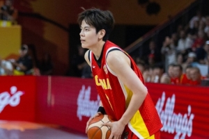 效能很高！杨舒予上半场4投3中&三分1中1得到7分3助攻
