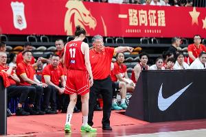 杨毅：这是宫鲁鸣第2次沉整女篮 此刻他挑不出年轻&有潜力的球员