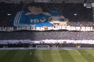 纪事报：汉堡球迷打出巨幅TIFO，致敬凯文·基冈