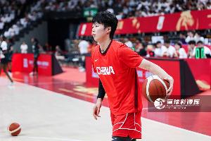 媒体人：两个旅表球员撑着中国女篮 这次没带邓雨婷真的有点惋惜