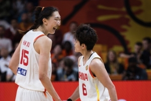 韩旭撑起内线 杨舒予扛起表线 仍旧是中国女篮的两条大腿