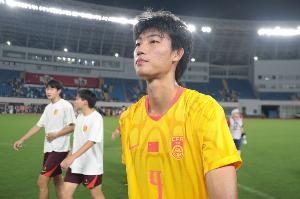17岁高中生进国足！足协工作人员：赵松源入选属于履历国度队氛围