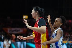 高度压造！张子宇替补9分钟6中5高效贡献13分 罚球4中3