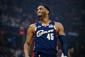 队记：不会有球星自动来骑士 今夏能提前续约米切尔骑士有些幸运