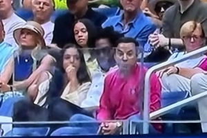 筹备买房？伦纳德观战美网女单决赛 身旁是加拿大驰名房产经纪人
