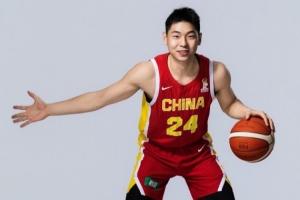 表线没开！中国男篮上半场三分8投仅2中 射中率只有25%