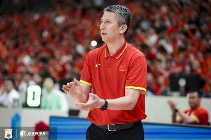 媒体人：中国男篮的锋线慌真难受 长功夫三后卫防守导致缝隙百出