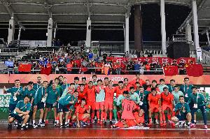 足球报：U23国足韧性值得注定，吴曦撑起中场张玉宁支点作用显著