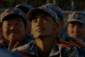 真的像！军训幼哥因神似科比走红 网友：教员点名都得喊“曼巴”