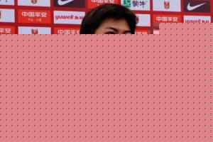 谢文能：邵领导的技战术防守是向前的，抢下球第一反映都是向前
